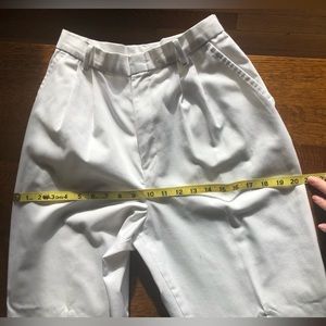 Chic white front pleated pants, oversized look | vintage size 8, 25” waist